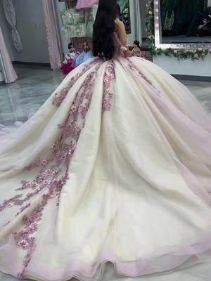 #fyp#quinceañera #Quince #quinceaneradresses #quinceanera  #maquinceaños  #quinceideas #vestidoscharros#vestidosdeprincesa #vxvañera #bmboutique#boutiquemoroleondress ##moroleonGirl #boutiquemoroleon  #quincedress #quinceañeradress #xvdress #xv 