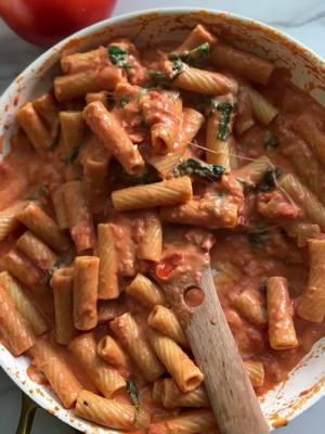 It doesn't get more comforting and delicious than this😍 This absolutely dreamy, creamy Tuscan Chicken Rigatoni is the perfect blend of rich flavors, hearty ingredients, and bold Italian flavors - trust us, this recipe will be a hit with any crowd! @KneadtheRecipe @The Feedfeed    #RedGoldTomatoes #RedGold #Rigatoni #ItalianRecipe #Pasta #Recipe