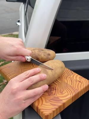 I still can’t believe this works so well! 💪🏻 #potato #hack #car #truck #truckhack #carhack #windshield #clean #viral #safety #winterishere #ice #rain #LifeHack #ice #winterseason #safetyfirst #safetytips 