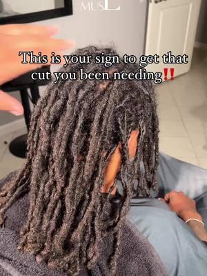 This is your sign to get your cut!  New Houston Stylist🫶🏽💫 Follow for more loc tips⚜️ December appointments available✨ Instore pickup & Website coming soon @scalpspices  LOCATION:📍Houston,TX . (Booking Link In Bio) . . . .  #houstonlocs #jereamuse #houstonstarterlocs #locextensionshouston #houstonlocticianstyles 