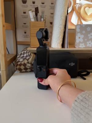 🤍📷 #ad the MOST asked question is what camera I use and it’s the DJI Osmo Pocket 3 vlogging camera! i got the creative combo kit which comes with a mic for extra good audio and other great travel essentials #osmopocket3 #djipocket3 #dji #vloggingcamera #unboxing @DJI Official 