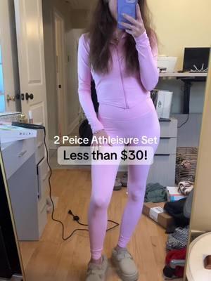 Different colors available! I love this set 🤩 #athlesuire #twopieceset #workoutset #leggingset #endoftheyear #endoftheyearsale #workoutoutfit #workoutoutfitinspo 