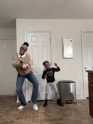 rate our dancing 1-10👀 #bumba #itsgettingcoldoutside #TahtianaCrawford #littlesister #sisterduo #siblingduo 