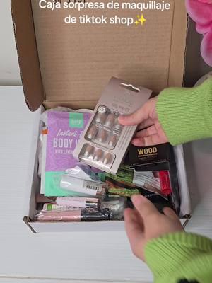 10/10✨️ Todo lo que trajo cuesta más de $200 😍 #overstock  #beautybox  #makeupbox  #surprise  #surprisebox 