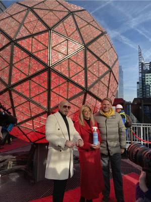 2025, Dale! ✨ The NYE Ball is sparkly clean thanks to @Pitbull and Clean Boss 🪩 @One Times Square  #TimesSquare #NewYearsEve #NewYearsEveBall #BallDrop #TimesSquareBall