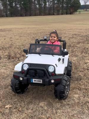 She loved it 🥹✨  #carsforkids #jeep #christmasgift 