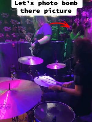 PHOTO BOMB 📸💣 #musician #musiciansoftiktok #musicianhumor #drummersoftiktok #drummer #drummergirl #nashvillemusician 