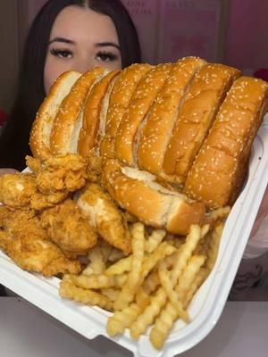 Raising Canes Mukbang 😍 #canes #raisingcanes #canessauce #mukbang #friedchicken #msmunchies #Foodie 