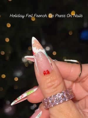 These never made it to the site🥺 poor planning on my part but I recorded the full set, plus how to apply and got some cute content😍🙏🏽💅 FULL TUTORIAL ON YT @ thejemzco 🎥 • • • • • • #holidaypressonnails #holidaynails #christmasnailinspo #frenchtipnails #pressonnailsbusiness #pressonnailset #holidaynails #handmadepressonnails #custompressonnails  #creatorsearchinsights #frenchnailstyle #handpaintedfrenchtips 