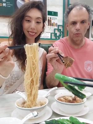 My love for Hong Kong grows every day ❤️  #hongkongtravel #hongkongvlogs #hkfood #minivlogs 