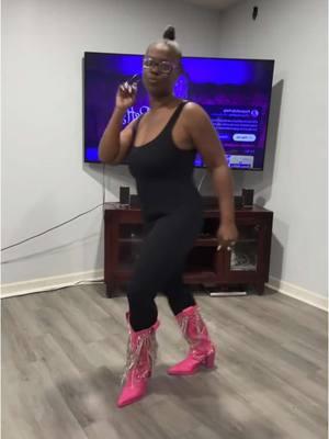 Ok…. I haven’t danced in a hot minute. Practice makes perfect. Ready for the trail ride. 😜😜 #PurposefullyPetty #BestPettyEver #TrailRide #CountryGirl #BootsAndBling @Tyanna💗 