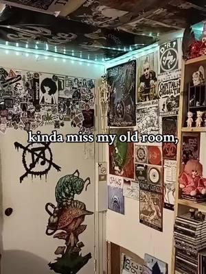 my new room better tho ngl🫡 #punk #RoomTour #punkdiy #alternative #grunge 