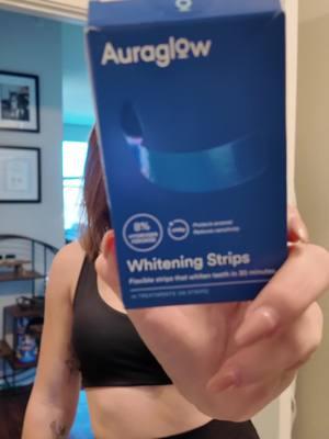 This New Year has me smiling BIG & @Auraglow whitening strips make my smile SHINE 💎 #auraglow #teethwhiteningstrips #sensitive #newyearnewme #newteeth @The Lobby #thelobby #lobby 