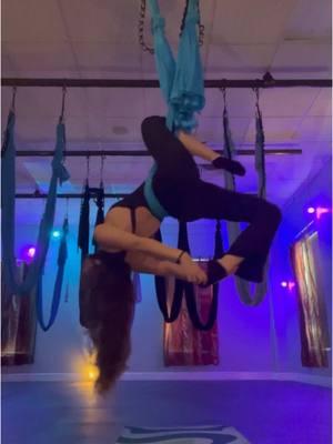 Don’t mind me, just flowing  #aerialsilks #aerialdancing #silks #aerialyoga #flow 