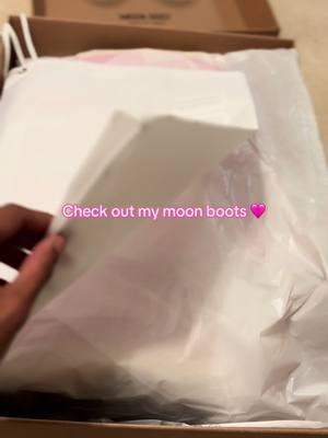 These are sooo cute 🥰🥰 #moonboots #pinkboots #pink #moonbootsoutfit 