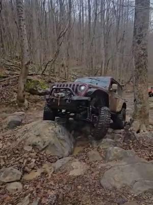 #bougie #bougierubi #jeepjesse #windrock #tennessee #flexy #metalcloak #thorslightningairsystems #warn #mickeythompson #jeep #jeepgirl 