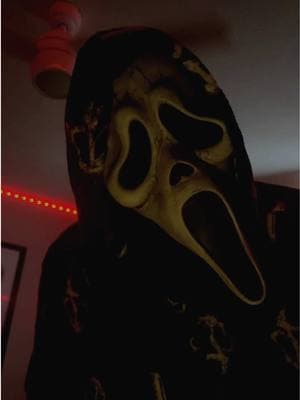 Why hello there… 👻🖤 #ghostface #scream #ghostfacescream #screammovie #ghostfacecosplay #ghostfacemask #mask #cosplay #horrortok #fyp #foryou #fypシ #viral #horror #cosplayer 