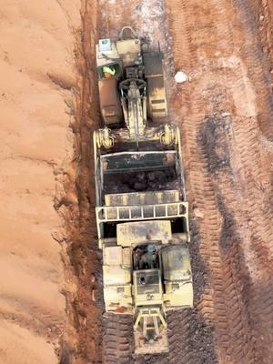 PIONEER POINT More over x happening over in Santa Clara trying to take care of all this sand and clay. #indexconstruction#southernutah#dirtmovers#excavate#utahconstruction#caterpillar#cat#work#bluecollar#bluecollarproud 🎥: @jaromprice 