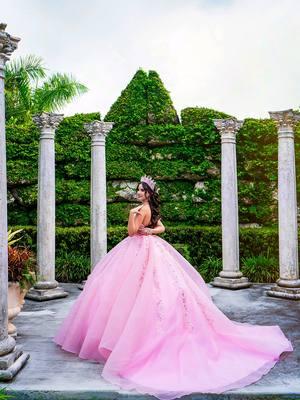 En Rosy's Photography 📸 (786-641-4175) encuentras ofertas para Quinceañeras que cubren todas tus preocupaciones. ✅️ Vestidos de Quinceañera ✅️ Makeup & Hairstyle  ✅️ Álbum de Cristal y piel ✅️ Canvas o Acrílico  . Llámanos para que conozcas todos los detalles 😉.  . También puedes visitarnos en nuestro estudio (sólo con cita)  . . . . #quincedress #quincesphotographer #miamiphotography #Miami #sesiondefotos #15 #sweet16 #quincesphotos #quinceaneradresses #quince #viral #parati #miamiquinces #photography #photographer #miamiquinces #miami #miamiphotographer #quinceaneras #quinceañeras #quinces #quincesmiami #sesiondefotos #quinceañera #photographer #rosysphotography #fyp #parati 