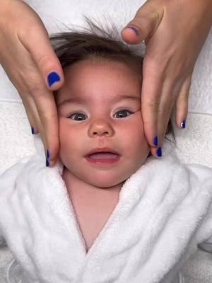 Just when you thought your heart couldn't handle any more cuteness! 🥺💖✨ 🎞️: @dozayoga & @daeglostudio #BabyLove #AdorableMoments #skincare #lilyananaturals