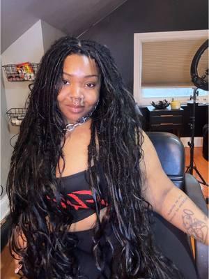 just wanted to show you all my hair! it took me about 12 hours and i used french curl hair, deep wave & hair from an old wig i had🖤 can’t wait till it ages✨ #fyppppppppppppppppppppppp #alternative #alt #boholocs #mermaidlocs #fauxlocs 