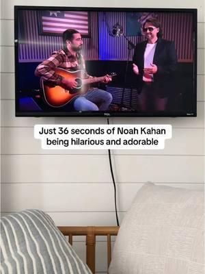 This was from the Nate Bargatze Nashville Christmas Special and the whole segment was so funny! Plus, his performance of Stick Season might be the best live version ive seen from him 😍 . . #natebargatze #noahkahan #christmas2024 