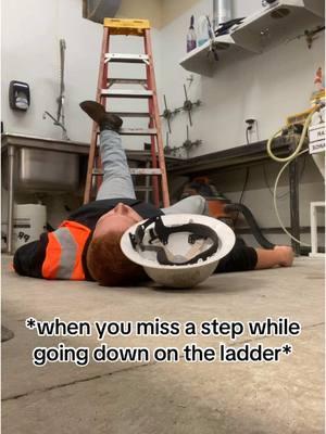 I’ve been up and down ladders all of last and this week and i’m surprised i didn’t do this #ladder#ifelldown#fyp#meme#work#funny#xyzbca#bluecollar 