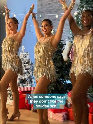 Who wouldn’t love the holiday szn when @The Rockettes are around? 😉🎄 . . . #happyholidays #rockettes #dancemoves #chappellroan #kickline 