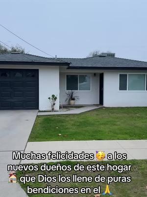 El dia de hoy nos toca felicitar 🥳 a esta linda familia en la compra de su hogar 🏠. Que Dios 🙏 los llene de puras cosas lindas en el. Gracias por confiar en mi y nuestro equipo de trabajo. Mil GRACIAS a Raymundo de Vantage Point Finance por guiarnos y ayudarnos con lo de el prestamo. Gracias por siempre darle lo mejor de lo mejor a nuestros clientes especialmente cuando hablamos de interes. Aunque NADIE creia que lo podiamos lograr lo logramos Eres el mejor 😜. #teamworkmakesthedreamwork  Para todas sus necesidades de bienes raíces contáctame: Cecilia Beltrán Agente de bienes raices Realty In Motion Inc. (559)598-3256 DRE#02185805 26045 Avenue 17, Suite A Madera CA 93638 #madera #fresno #realestate #comprador #vendedor #realtyinmotioninc #california #firsttimehomebuyer #Home #realtor #primeroscompradoresdecasa #hogar #agentedebienesraices #justsold #sold #homeowners #closingday #closed #vendida 