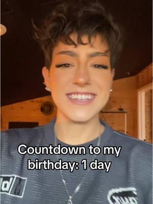 Level 31 here I come. #birthday #capricorn #capricornseason #lgbtq #androgyny #androgynouslesbian #androgynous #tiktoklesbian #wlw #wuhluhwuh #lesbian #softmasc #🏳️‍🌈 #prettymascs 