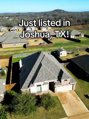 Check out this newly listed home in Joshua, TX! 𝑫𝒐𝒏’𝒕 𝒘𝒂𝒊𝒕—𝒔𝒄𝒉𝒆𝒅𝒖𝒍𝒆 𝒚𝒐𝒖𝒓 𝒕𝒐𝒖𝒓 𝒕𝒐𝒅𝒂𝒚!  call/text (817)447-7368  CassieSpearsTeam@gmail.com #BurlesonTX #realestate #CassieSpearsTeam #burlesonrealtor #DFWRealEstate #joshuatexas 