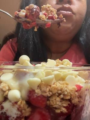 Homemade DIY Açaí Bowl #creatorsearchinsights #acai #acaibowl #acaibowls #healthyrecipes #homemade #DIY #fruit #granola #review #tastetest #snack #snacks #tropicalsmoothie #smoothiebowl 