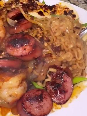 Shrimp and sausage ramen 🍜  #foody #instagood #ramen #shrimp #seafood #chilli #homecooking #explore #foodporn #recipes #turkeysausage #FoodLover #clubbkitchenbykiaj