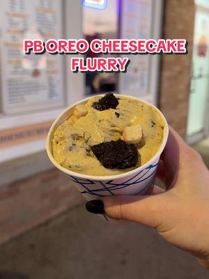 🤎🤍PB OREO CHEESECAKE FLURRY🤍🤎 This combination is a MUST TRY🤤 #foryou #fyp #nepa #jittyjoes #homemadeicecream #yummy #icecream #ediblecookiedough #italianice #flurry #freezedriedcandy 