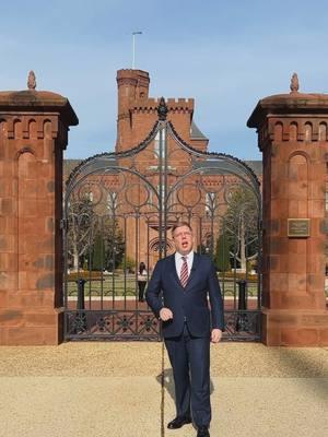 The same architect who’s rumored to have designed the mausoleum from yesterday’s video certainly designed these gates! —— #BestAddress#jamesrenwick#architecture#Smithsonian#gates#historicplaces#oldbuildings#funfact