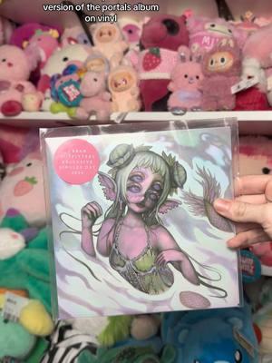 The milk of the siren vinyl has to be one of my favorite vinyls I’ve ever seen the details are gorgeous! So happy to have this single on vinyl 💚🧜🏻‍♀️ #milkofthesiren #melaniemartinez #crybaby #kthrough12 #portals #vinyl #milkofthesirenvinyl @Melanie Martinez @Warner Music @Urban Outfitters 