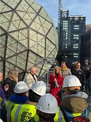 It’s an honor to stand on the world’s biggest stage to kick off a healthy New Year with @Joy Mangano as @shopcleanboss is the official cleaning partner of the Times Square Ball Drop. Dalllleeee #newyearseve #timessquare #mrworldwide 