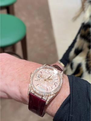 Our friends at Finks Jewelers Let us take a peak at a super rare Select Rolex ! Very rarely a jewelry store is selected to receive a unique, off market sample Rolex… Like this beautiful  Day-Date Everose gold diamond covered women’s watch covered with diamonds! Matched with a beautiful matching leather band, it is a wearable work of art!!! #watch #rolex #rolexwatch #rolexdaydate #luxurywatch #rolexselect #rosegold 