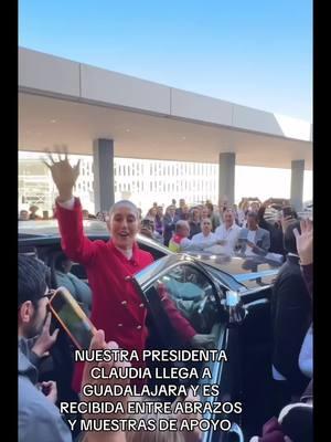 Claudia Sheinbaum llega a Guadalajara y la reciben con abrazos #claudia #claudiasheimbaum #presidenta #guadalajara #guadalajarajalisco #jalisco #mexico #gira #apoyo #zapopan #zapopanjalisco #amor #pueblo #amlo #amlover #amlove #4t 