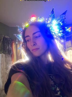 this one was a little too ✨️blinding✨️ wasn't it? I think I've officially nailed this effect #fairy #fairywings #fairycrown #fairycore #cottagecore #wedding #fantasy #fashion #renfaire #gothic #witch #Costume #suncatcher #holographic 