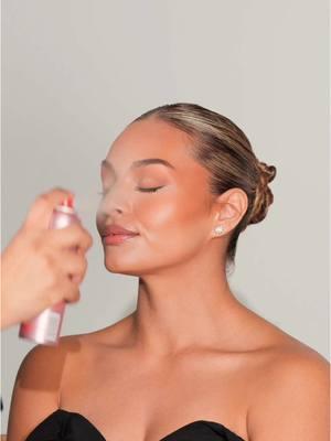 The look is never complete without @ONE SIZE BEAUTY on till dawn setting spray at The Artistry Experience! #masterclass #settingspray #makeupclass #onesizebeauty 