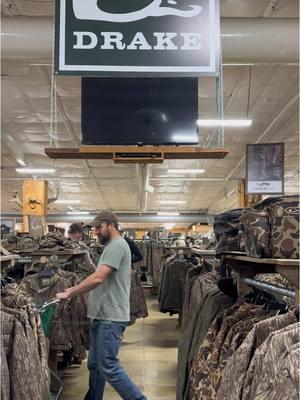 Drake is the section to shop💥💥 Catch Drake’s end-of-year sale now online and in-store at Mack’s Prairie Wings! #mpw #mackspw #drake #sale #huntinggear 