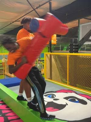 No one’s safe in battle beam 🤺#battlebeam #jumpingworldcorpus #jumpingworld #trampolinepark #corpuschristitexas #jumpguards 