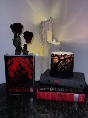 “I have crossed oceans of time to find you” 🧛🏼‍♂️🖤🧛🏻‍♀️ Love my Christmas gift, a Bram Stoker Dracula vase from @Barnes & Noble ❤️ #barnesandnoble #dracula #bramstoker #bramstokersdracula #books #horror #horrorbooks #BookTok #vase #flowervase #horrordecor #romance #gothtok #gothdecor #gothtok 