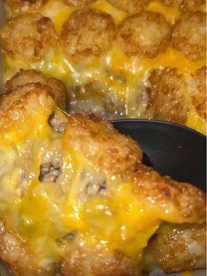 Take a break from all the long hours of holiday cooking and try one of my childhood favorites, tater tot casserole!!  We have heat over here 🔥  #jenniovittles #casserole #DinnerIdeas #quickrecipe #EasyRecipe