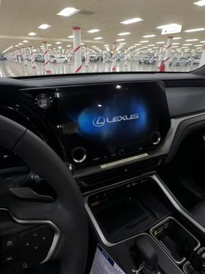 Did you know the 2024 Lexus TX comes with a panoramic view monitor?! Birds-eye-view is the best!  #longolexus #lexustx #luxurycars #lexussuv #suv #newcar #newcartour #cartour #lexusgirl #luxurysuv #lwatxchallenge @Lexus Western Area 