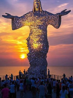 This breathtaking statue of Christ was formed from thousands of glimmering seashells collected over years by seaside believers. Each shell reflects the light of God’s endless mercy, reminding us that from the simplest gifts of the ocean, He creates masterpieces of hope and salvation. May this shining tribute inspire you today—like the tide, His love never stops flowing! #JesusIsLord #SeasOfGrace #FaithInAction #GodsCreation #ChristianTikTok #Blessed #Amen