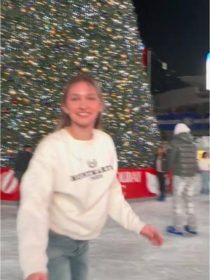 back at it 🎄🫶🏻✨ #fyp #IceSkating #abcxyz #figureskating #viral #iceskater #skatingskills #icerink #outsiderink #outsideskatingrink #lalive