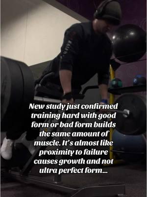 This DOES NOT mean you should train with bad form. If you train stupid, you will increase your risk of injury. But I’d rather you train hard than not because your over concerned about your form… #scientificallyjacked #fy #hypertrophy 