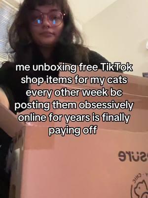 They get excited when they see I’m bringing in packages :) I love my cats they’re my children!!! 🫶🏽🫶🏽🫶🏽#cats #catsoftiktok #ilovemycats #catlover #crazycatlady #TikTokShop #freesamples #fyp 